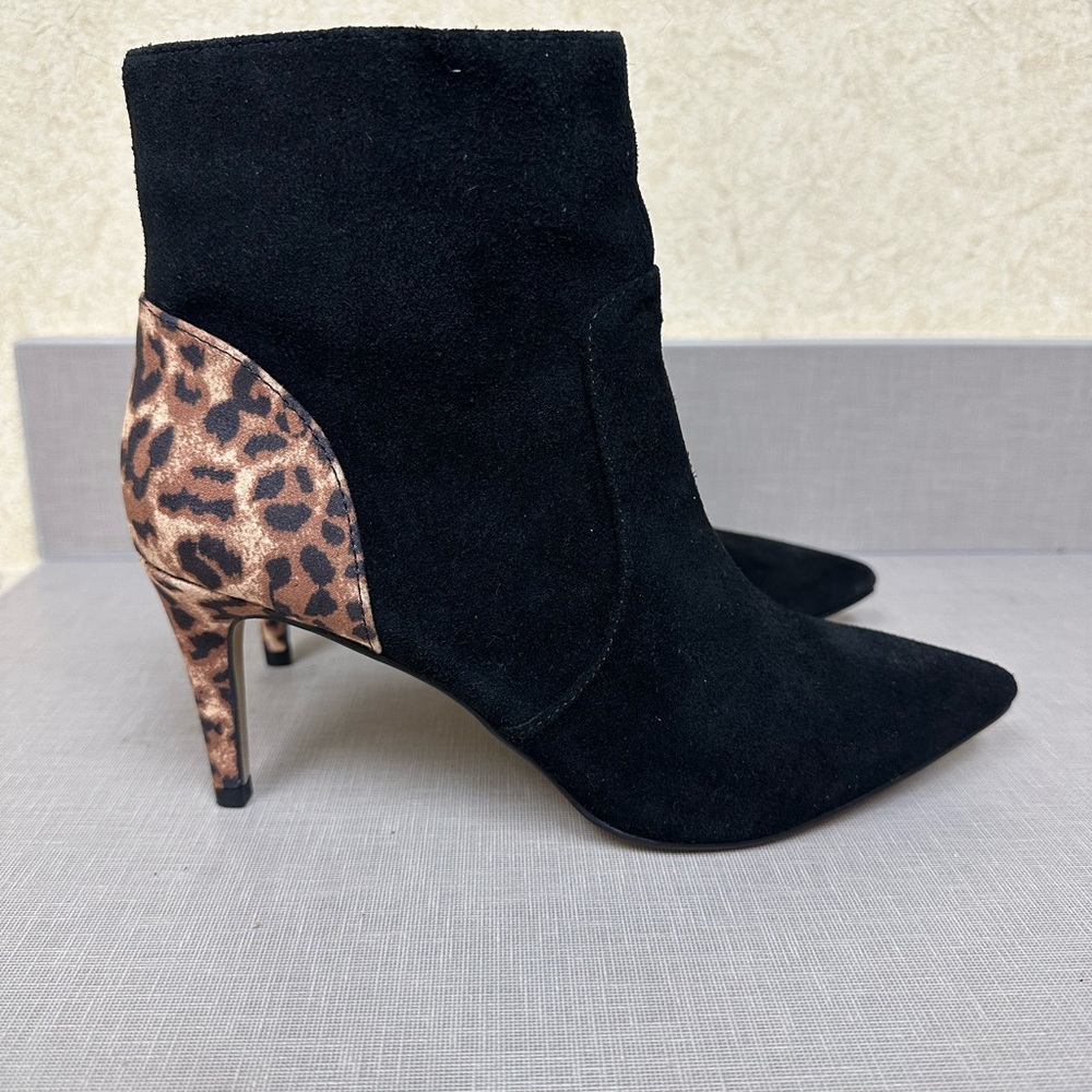 Violet & Red Quintin Black and Cheetah Heeled Bootie Sz 8.5